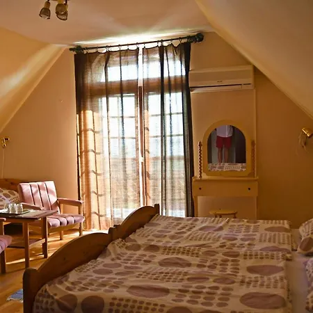 Pigal Panzio Bed & Breakfast *