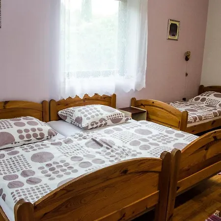Pigal Panzio Bed & Breakfast 3*