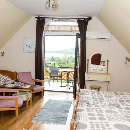 Pigal Panzio Bed & Breakfast
